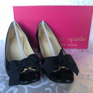 Kate Spade Dale Black Patent Leather pumps with brown leather heel size 7.5 B